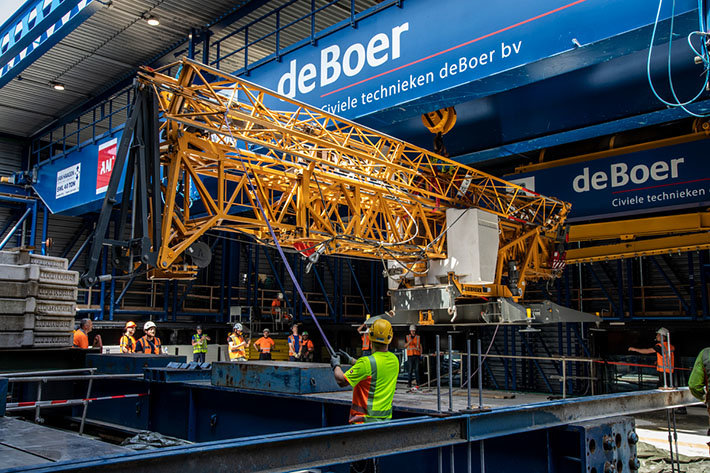 Liebherr fast-erecting crane 34 K at work on the tallest building in the Benelux region